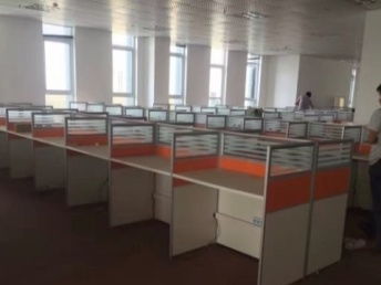 200余工位桌低價轉讓，僅需120元，助力武漢企業(yè)降本增效